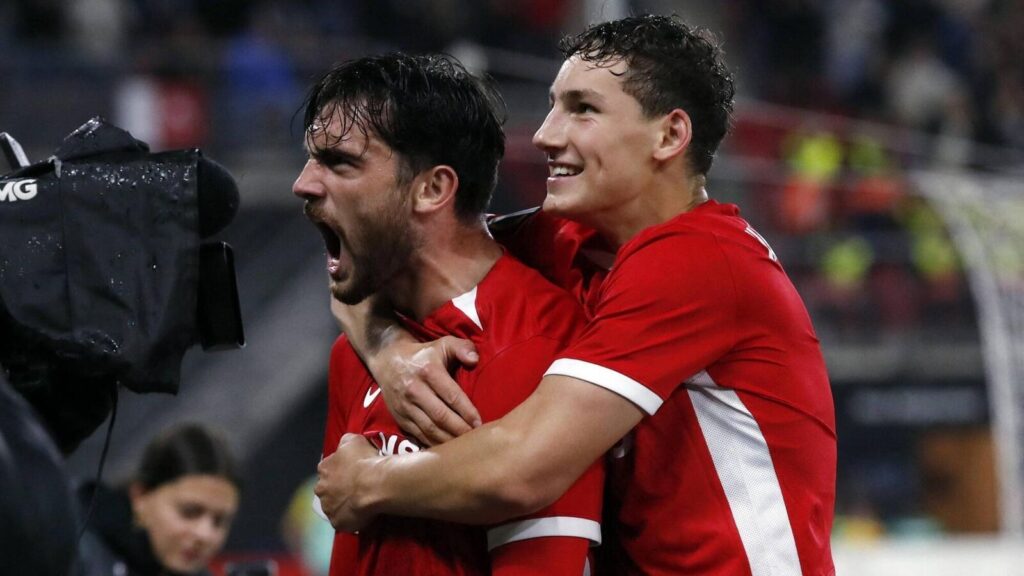 Nhận định soi kèo AZ vs Roma lúc 0h45 ngày 24/1/2025 nhan-dinh-soi-keo-az-vs-roma-luc-0h45-ngay-24-1-2025-1