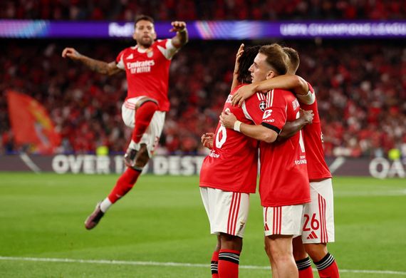 Nhận định soi kèo Ajax vs Benfica lúc 00h45 ngày 26/11/2025