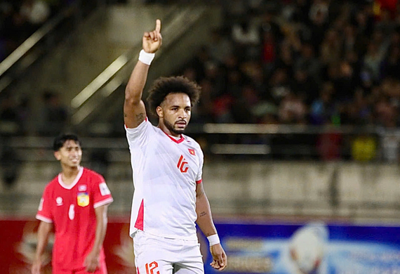 Xuân Son tái xuất rực rỡ và bất ngờ được FIFA gọi tên