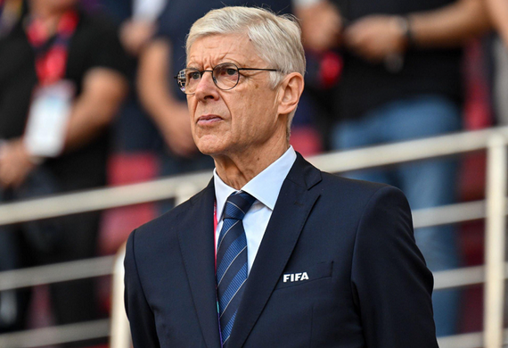 Mike Dean bất ngờ gọi Arsene Wenger là HLV khó chịu nhất trong sự nghiệp cầm còi