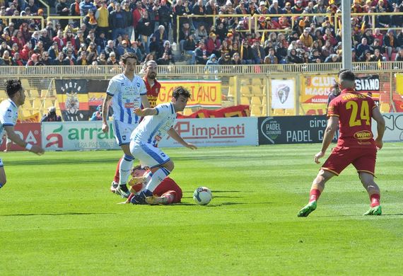 Nhận định soi kèo Catanzaro vs Pescara 2h30 ngày 22/11/2025